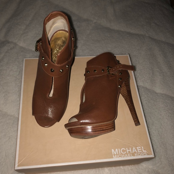 MICHAEL Michael Kors Shoes - MICHAEL KORS AILEE STUDDED WALNUT OPEN TOE